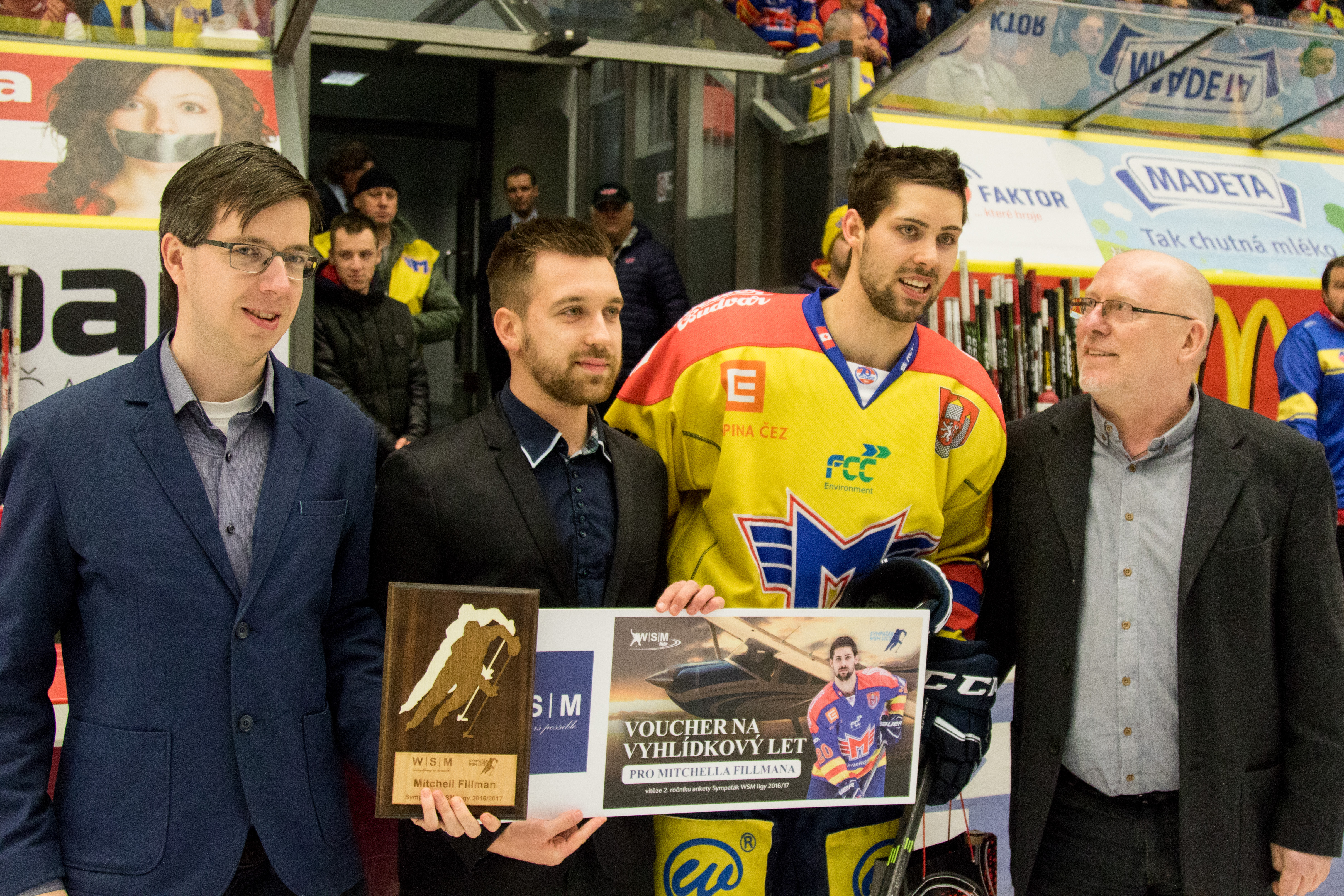 Zleva: Michal Slavík (eSports.cz), Petr Horčička (World Systems Market), Mitchell Fillman a Pavel Setikovský (Český svaz ledního hokeje).
