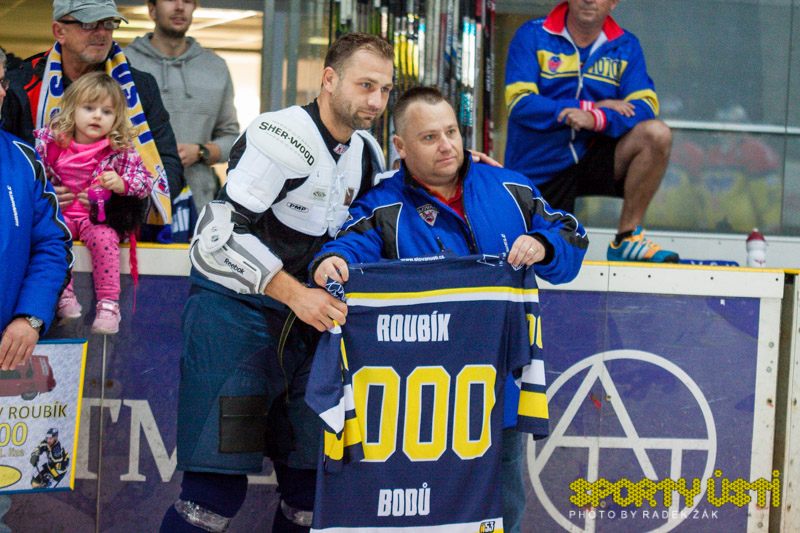 Jaroslav Roubík dostal pamětní dres s číslem 1 000.