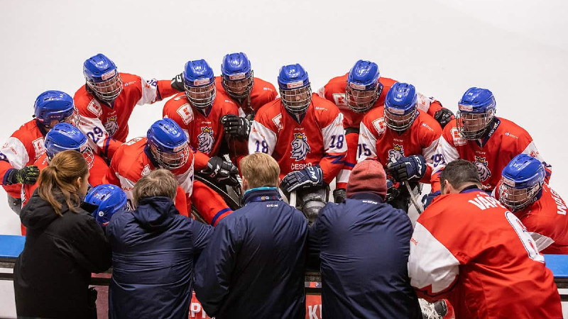 Para hokejisté na IPH Cupu vydřeli první výhru, v semifinále vyzvou Kanadu