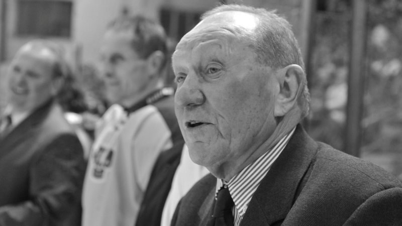Český hokej oplakává legendu. Ve věku 87 let zemřel Stanislav Neveselý