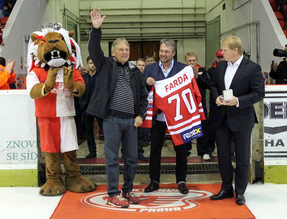 Slavia popřála bývalému trenérovi Richardu Fardovi k 70. narozeninám.