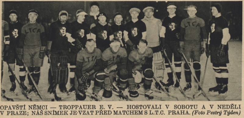 Brankář Stefan Wachmenko (horní řada, třetí zleva) na fotografii z utkání LTC Praha – Troppauer EV
