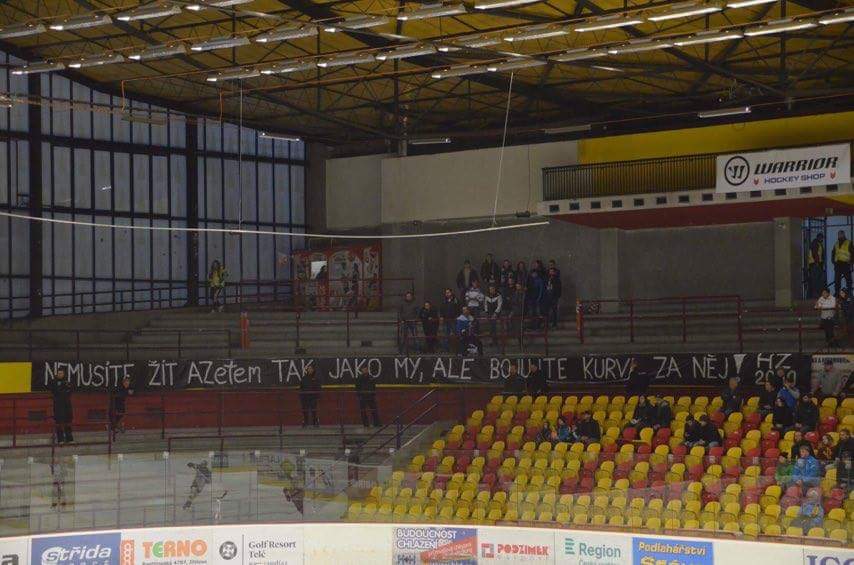 Fanoušci Havířova v Jihlavě a jejich vzkaz pro hráče, kteří se zatím trápí a jsou třináctí.