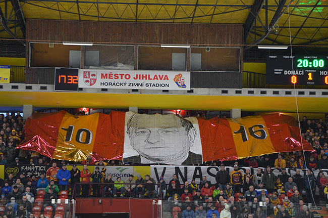 Jihlavští fanoušci zavzpomínali na Josefa Augustu, bývalého trenéra i hráče Dukly. 