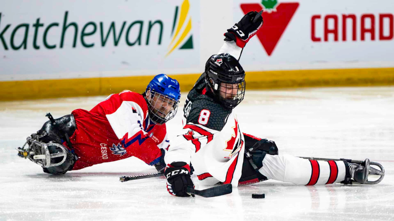 Para hokejisté favorizovanou Kanadu nezaskočili. O bronz zabojují proti Číně