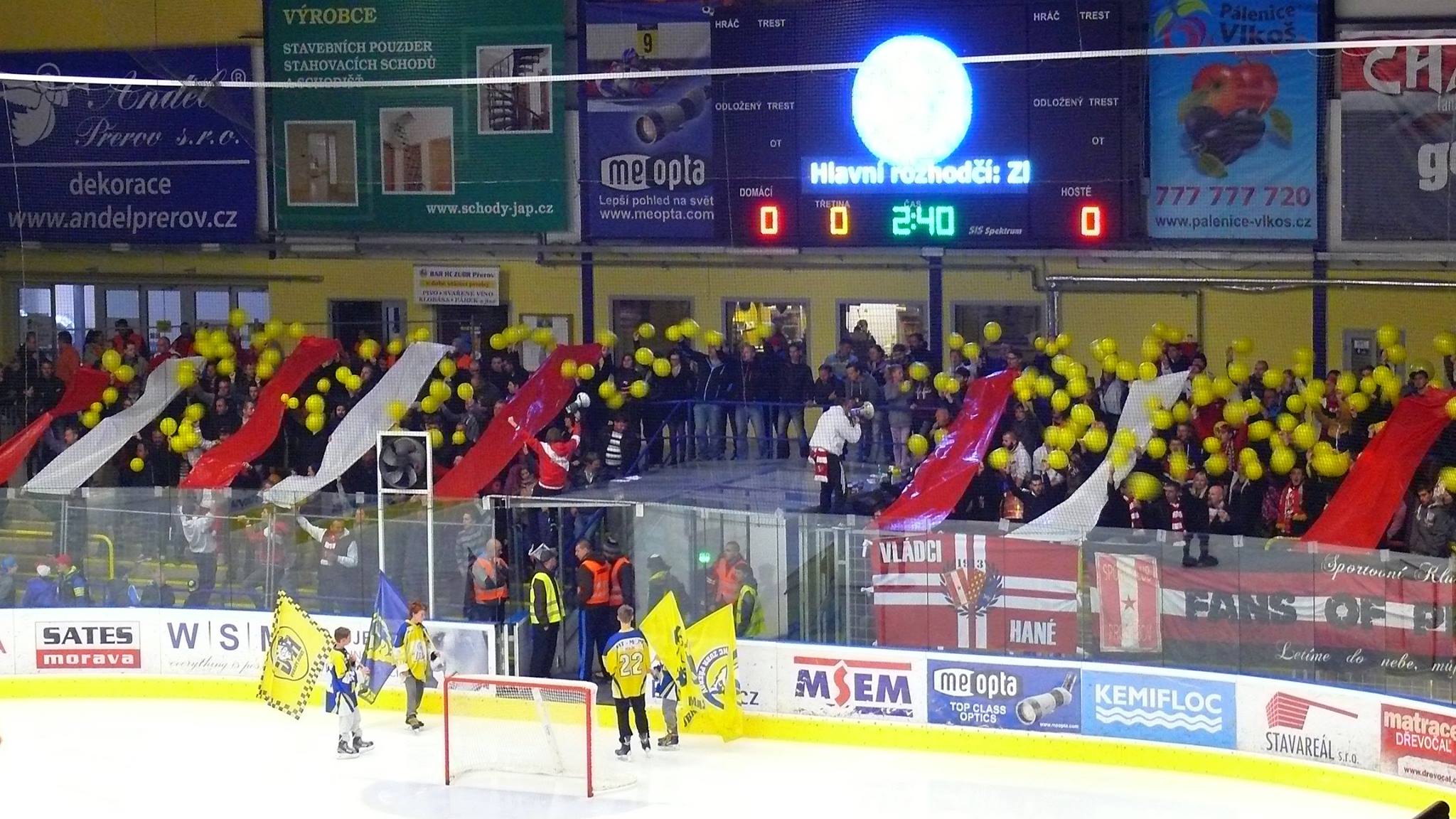 Fanoušci Prostějova v derby v Přerově.